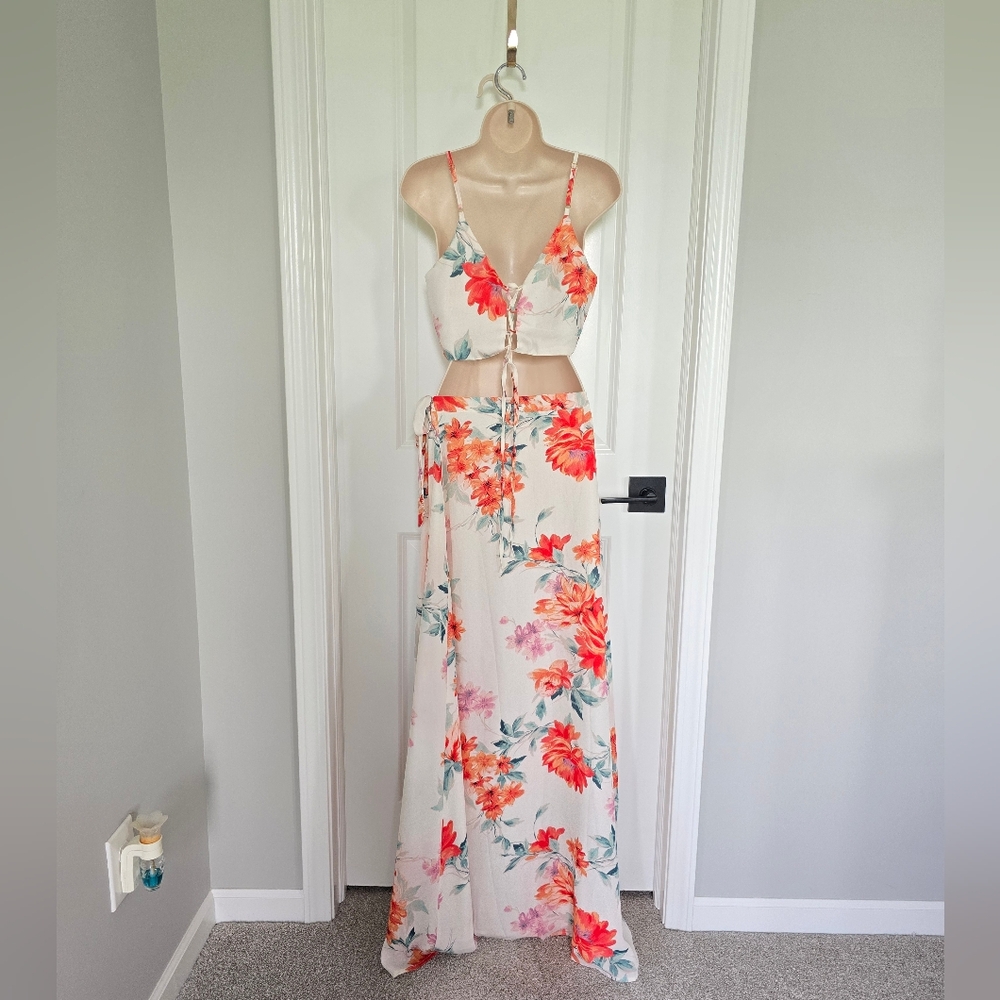 Lulu's Floral 2-pc Maxi Dress - White and Coral Sz Medium Worn 1x - Picture 2 of 3